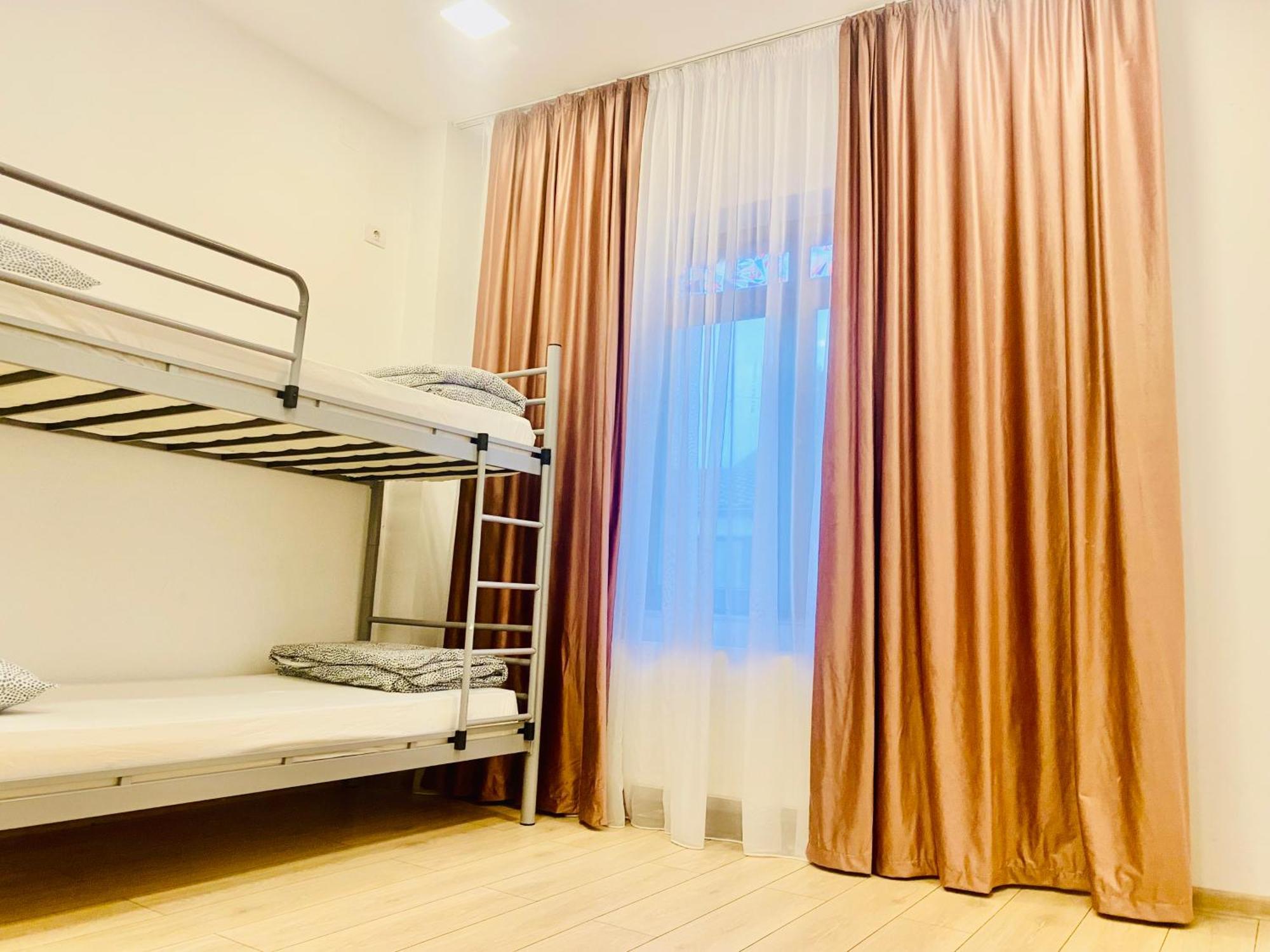 Хостел Cazan House Бухарест Экстерьер фото
