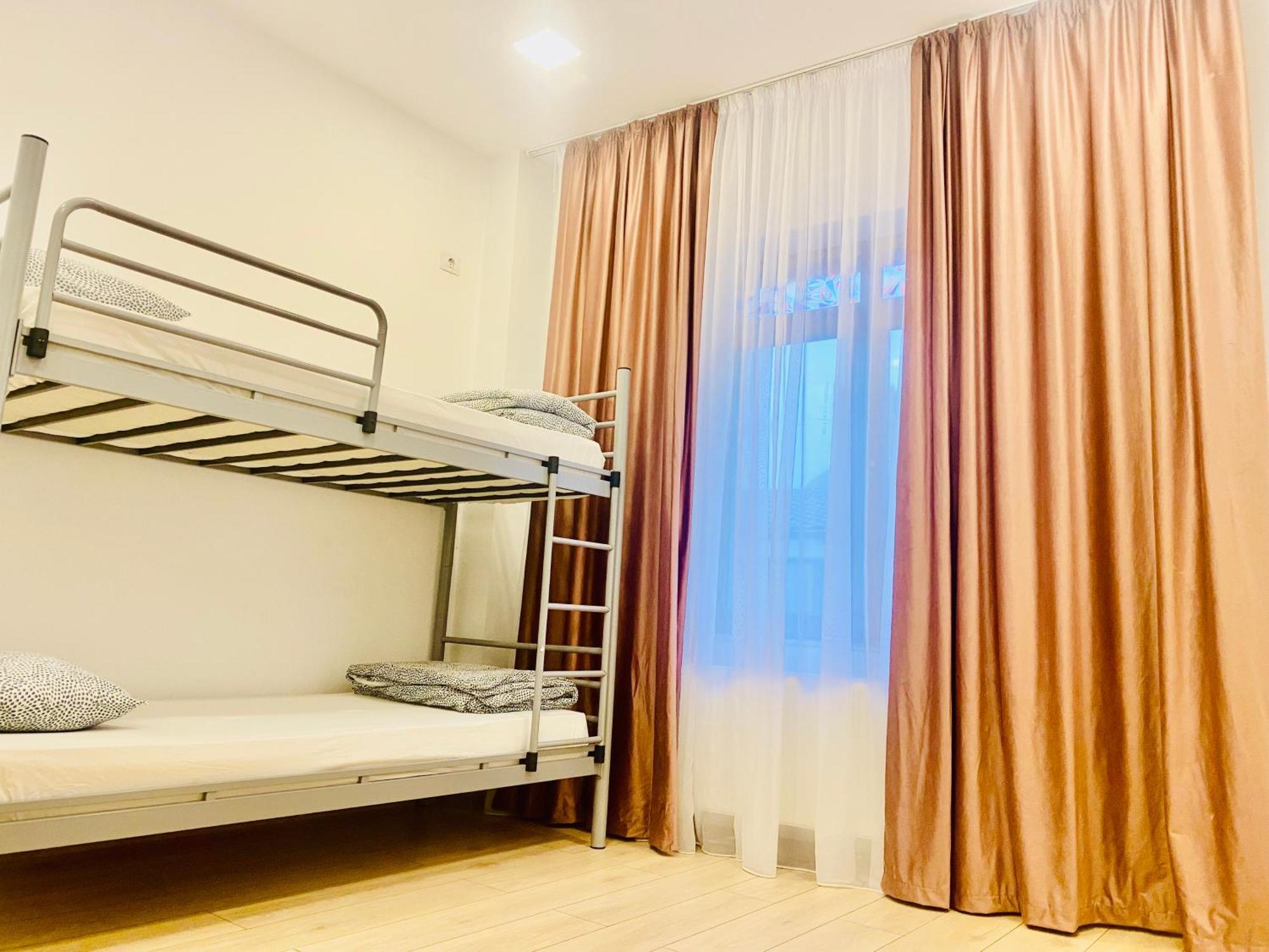 Хостел Cazan House Бухарест Экстерьер фото