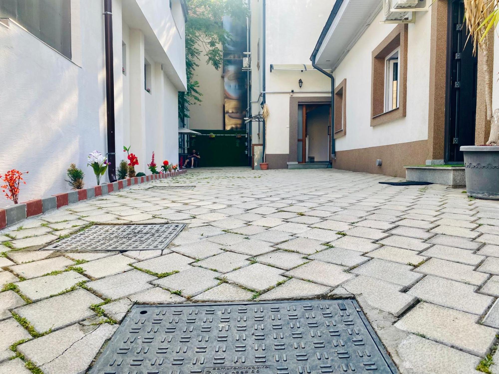 Хостел Cazan House Бухарест Экстерьер фото